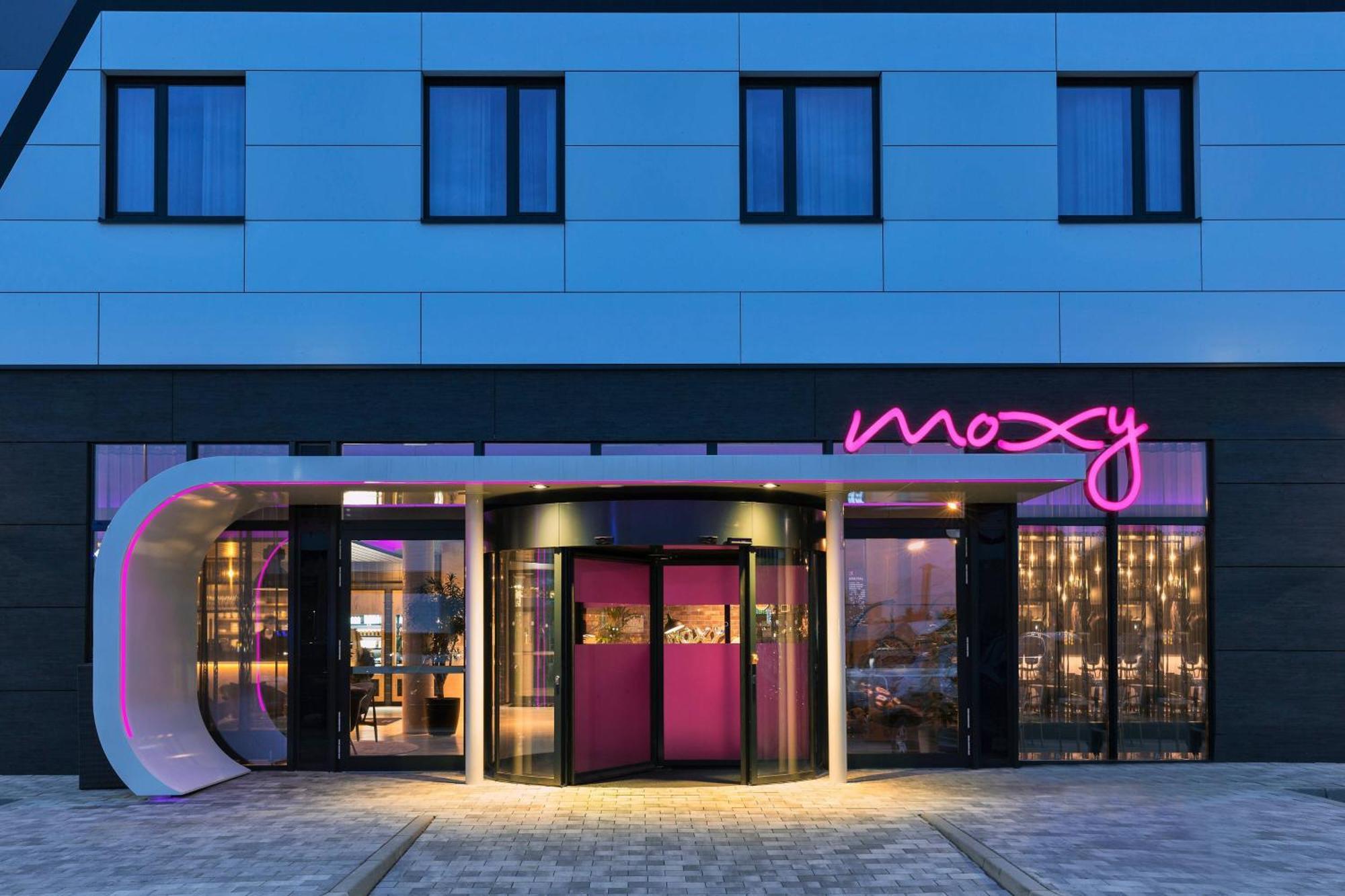 Hotel Moxy Frankfurt Airport 4*